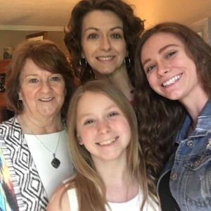 Meet your Posher, Lois